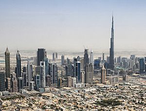Archivo:Dubai skyline 2015 (crop)