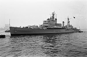Archivo:Engels vlootbezoek aan Rotterdam De Engelse kruiser Tiger loopt binnen, Bestanddeelnr 915-5467