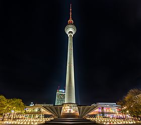 Fernsehturm, Berlín, Alemania, 2016-04-22, DD 40-42 HDR.jpg