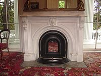 Archivo:Fireplace mantle, Bellamy Mansion IMG 4303