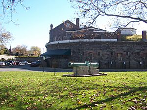 Archivo:Fort Hamilton Community Club