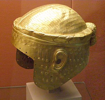 Archivo:Golden helmet of Meskalamdug in the British Museum