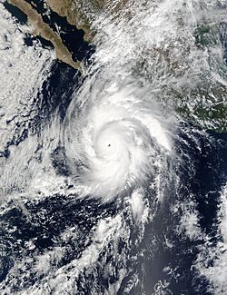 Archivo:Hurricane Kenna 24 oct 2002 1750Z