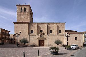 Archivo:Iglesia de Santiago, Turégano, fachada principal, sureste