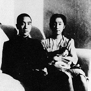 Archivo:Mishima Yukio and sister