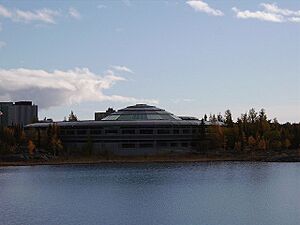 Archivo:Northwest Territories Legislative Building in 2005