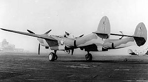 Archivo:P-38E scorpion-tail