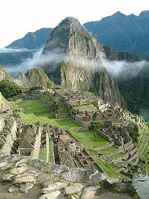 Archivo:Peru Machu Picchu Sunrise