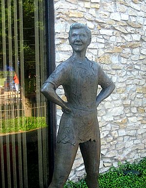 Archivo:Peter Pan statue, Weatherford, TX IMG 6476