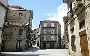 Archivo:Pontevedra capital plaza y casonas Zona vieja