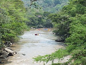 Archivo:Río Fonce, San Gil.