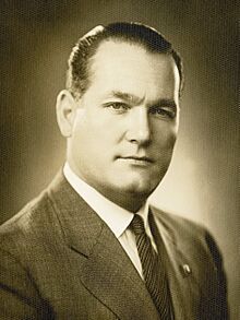 Retrato de estudio del Dr. Juan José Arévalo Bermejo (cropped).jpg
