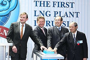 Archivo:Sakhalin-II LNG production plant opening
