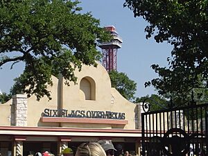 Archivo:Six Flags over Texas (Entrance)