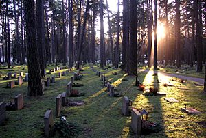 Archivo:Skogskyrk Grav 2006