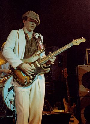 Archivo:Stevie Ray Vaughan Live 1983
