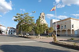 Iglesia y ayuntamiento.