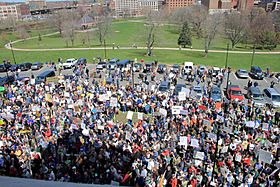 Archivo:Tea Party Protest, Hartford, Connecticut, 15 April 2009 - 057