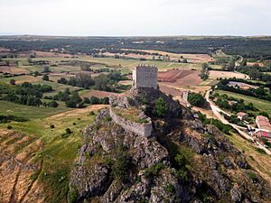Archivo:Torre fortaleza de Úrbel del Castillo 02
