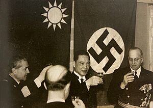 Archivo:Wang Jingwei and Nazis