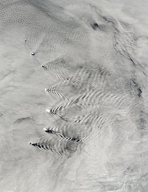 Archivo:Wave Clouds from South Sandwich Islands