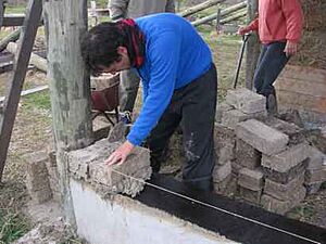 Archivo:02 adobes 02 2006