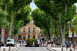 Archivo:2016 Aix-en-Provence - Le cours Mirabeau