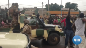 2020 Malian coup d'état - Malian Army and crowd 02.png