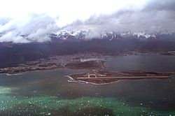 Archivo:Aeropuerto y bahía de Ushuaia - panoramio