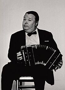 Archivo:Anibal Troilo by Eduardo Comesaña, 1969