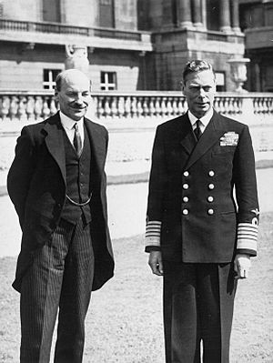 Archivo:Attlee with GeorgeVI HU 59486
