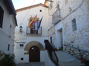 Archivo:Ayuntamiento del Castillo de Villamalefa