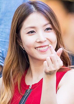 Archivo:BoA at a fansigning event on May 24, 2015 (1)