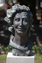 Archivo:Busto de María Mariño - Noia - Galiza