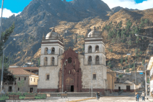Archivo:Catedral san antonio Huancavelica