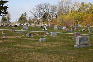 Archivo:Cementerio, Walker, Indiana, Estados Unidos, 2012-10-20, DD 02