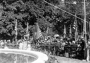 Archivo:Ceremony at Dupont Circle Fountain 31125v