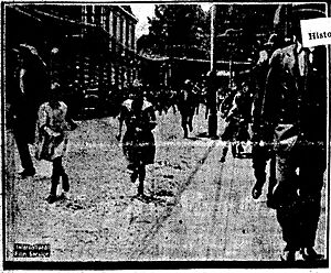 Archivo:Citizens of San Jose Costa Rica fleeing before the troops of President Tinoco 1919