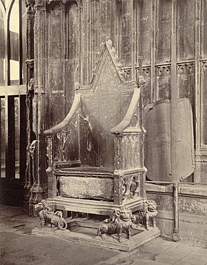 Archivo:Coronation Chair with Stone of Scone, Westminster Abbey (3611549960)