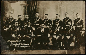 Archivo:El presidente Francisco I. Madero y su estado mayor presidencial (c. 1911), de Agustín Víctor Casasola