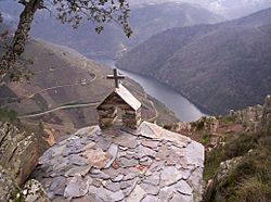 Ermida sobre a Ribeira Sacra.jpg