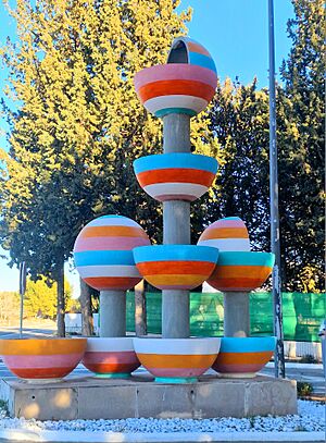 Archivo:Escultura en el Parque del Cubillas (Granada)