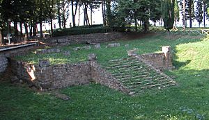 Archivo:Etruscan temple Orvieto