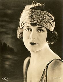 Film actress Viola Dana (SAYRE 22664).jpg