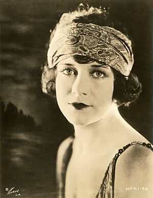 Film actress Viola Dana (SAYRE 22664).jpg