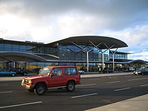 Archivo:GuernseyInternationalAirportApproach