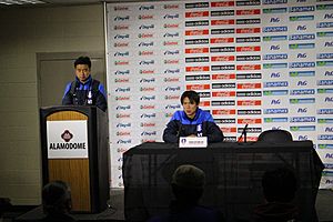 Archivo:Hong Myung-bo post-match press conference Jan 29 2014