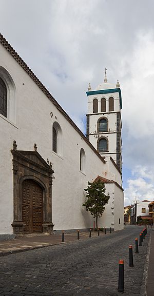 Archivo:Iglesia de Santa Ana, Garachico, Tenerife, España, 2012-12-13, DD 02