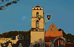 Iglesia de Tinún.jpg