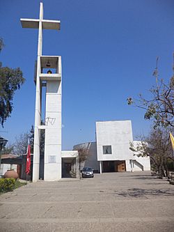 Iglesia en Plaza de Lampa, Chile.jpg